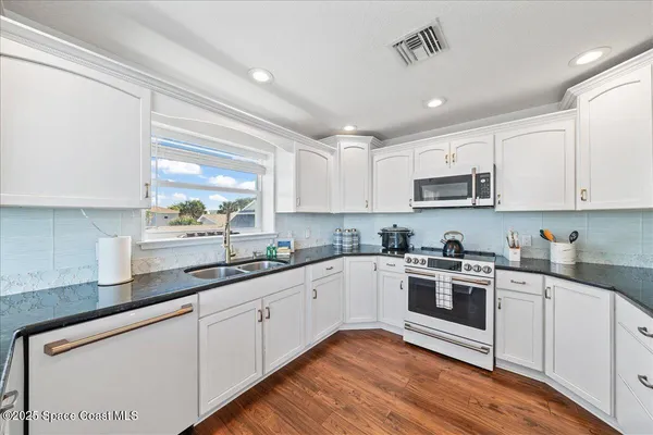 $3,200,000 | 6845 Jimmy Buffett Mem Highway, Melbourne Beach, FL 32951