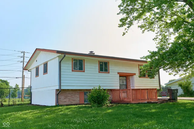 $220,000 | 2606 Shakespeare Drive, Southport, IN 46227