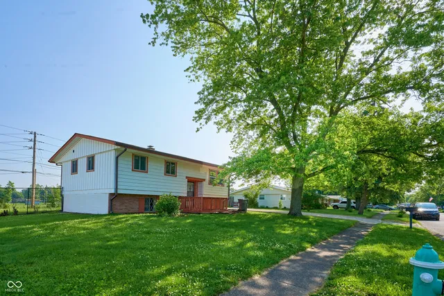 $220,000 | 2606 Shakespeare Drive, Southport, IN 46227