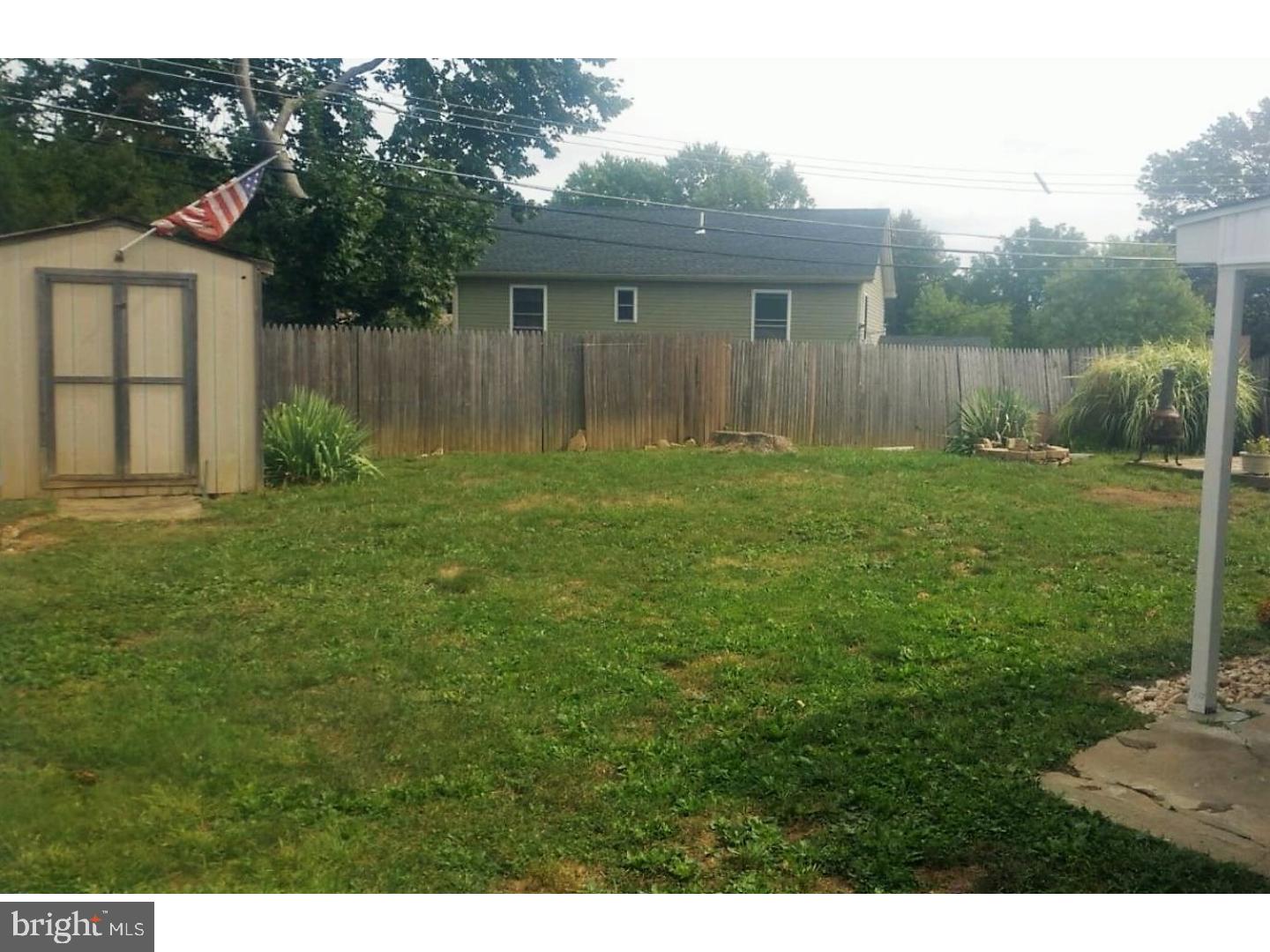 4 Downhill Road Levittown, PA 19056 - Photo 24 of 25 View in Back