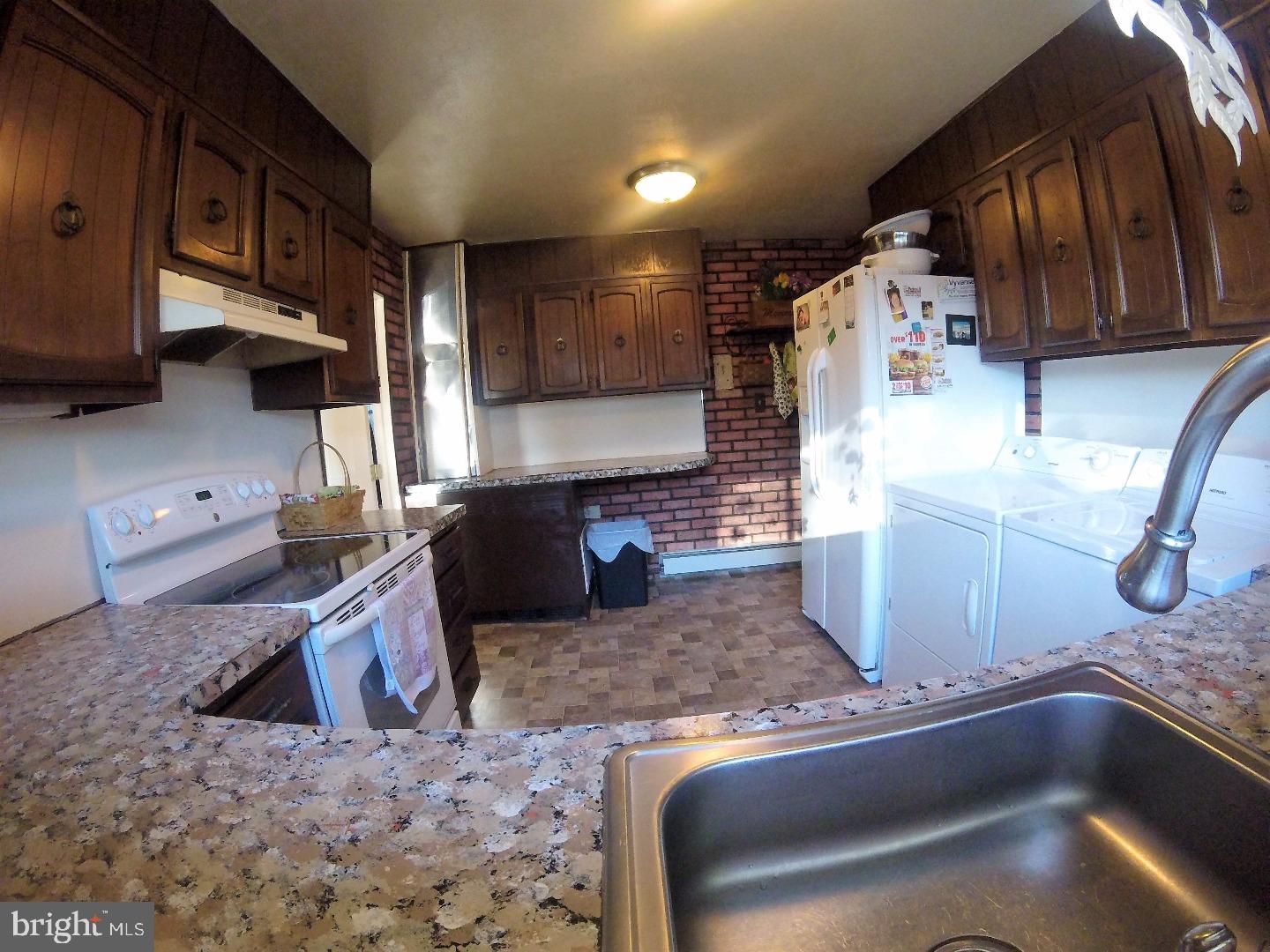4 Downhill Road Levittown, PA 19056 - Photo 8 of 25 Gallery Image 8