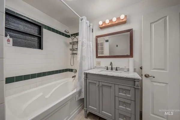 $697,500 | 4073 Lincoln Drive, Ontario, OR 97914