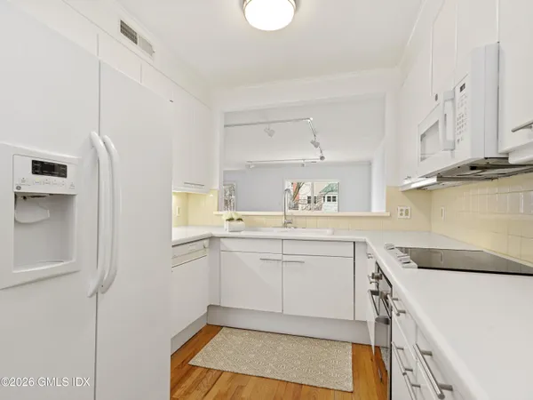 $9,000 | 51 Forest Avenue, Unit 25, Old Greenwich, CT 06870