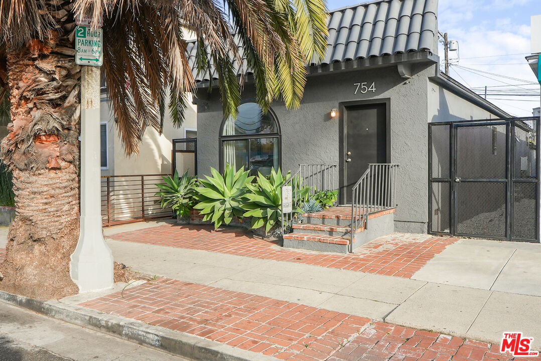 754 Washington Boulevard Marina del Rey, CA 90292 - Photo 1 of 14 a view of a house with a patio