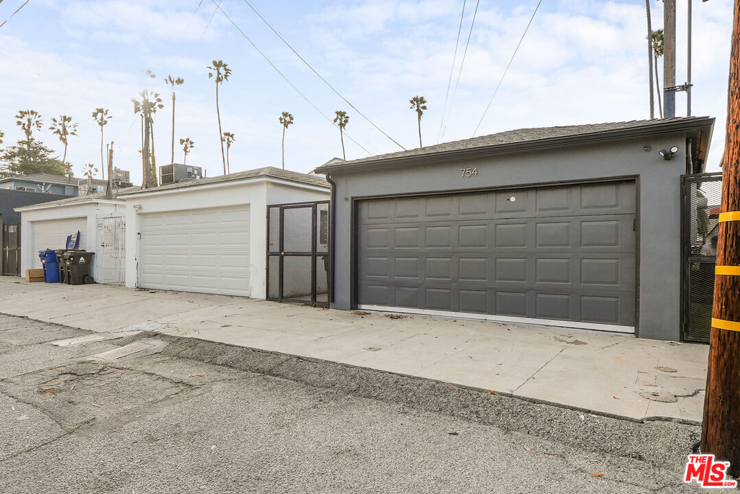 754 Washington Boulevard Marina del Rey, CA 90292 - Photo 13 of 14 a front view of a house with a garage