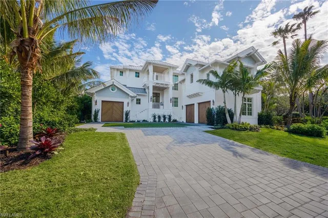 $18,700,000 | 3295 Gordon Drive, Naples, FL 34102