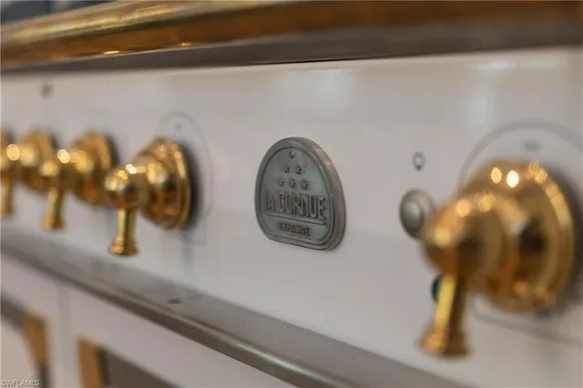 $18,700,000 | 3295 Gordon Drive, Naples, FL 34102