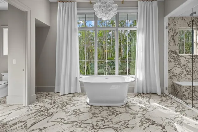 $18,700,000 | 3295 Gordon Drive, Naples, FL 34102