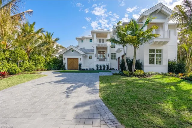 $18,700,000 | 3295 Gordon Drive, Naples, FL 34102