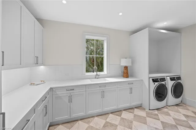 $18,700,000 | 3295 Gordon Drive, Naples, FL 34102