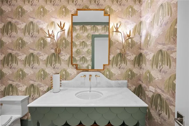 $18,700,000 | 3295 Gordon Drive, Naples, FL 34102