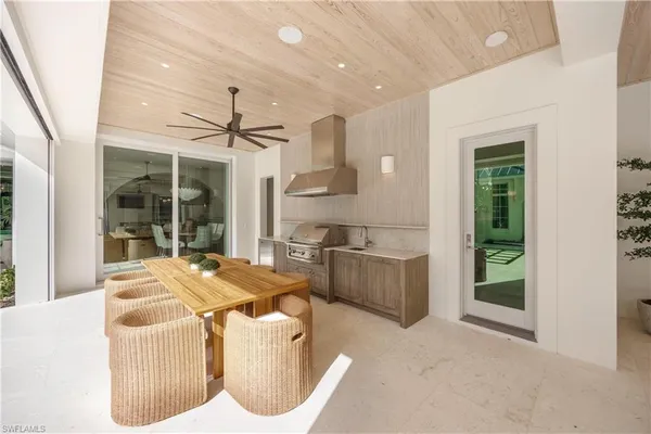 $17,700,000 | 3295 Gordon Drive, Naples, FL 34102