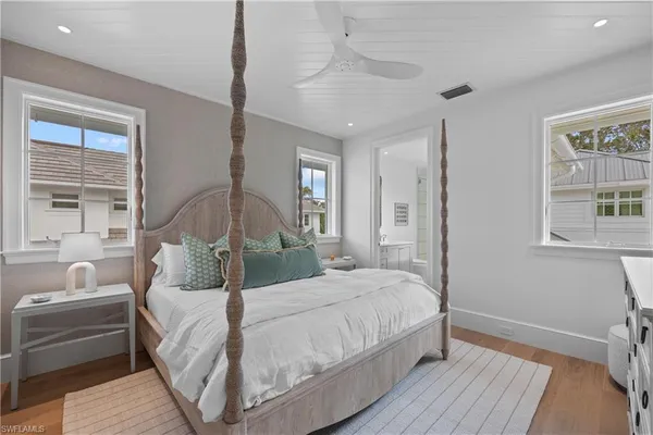 $17,700,000 | 3295 Gordon Drive, Naples, FL 34102