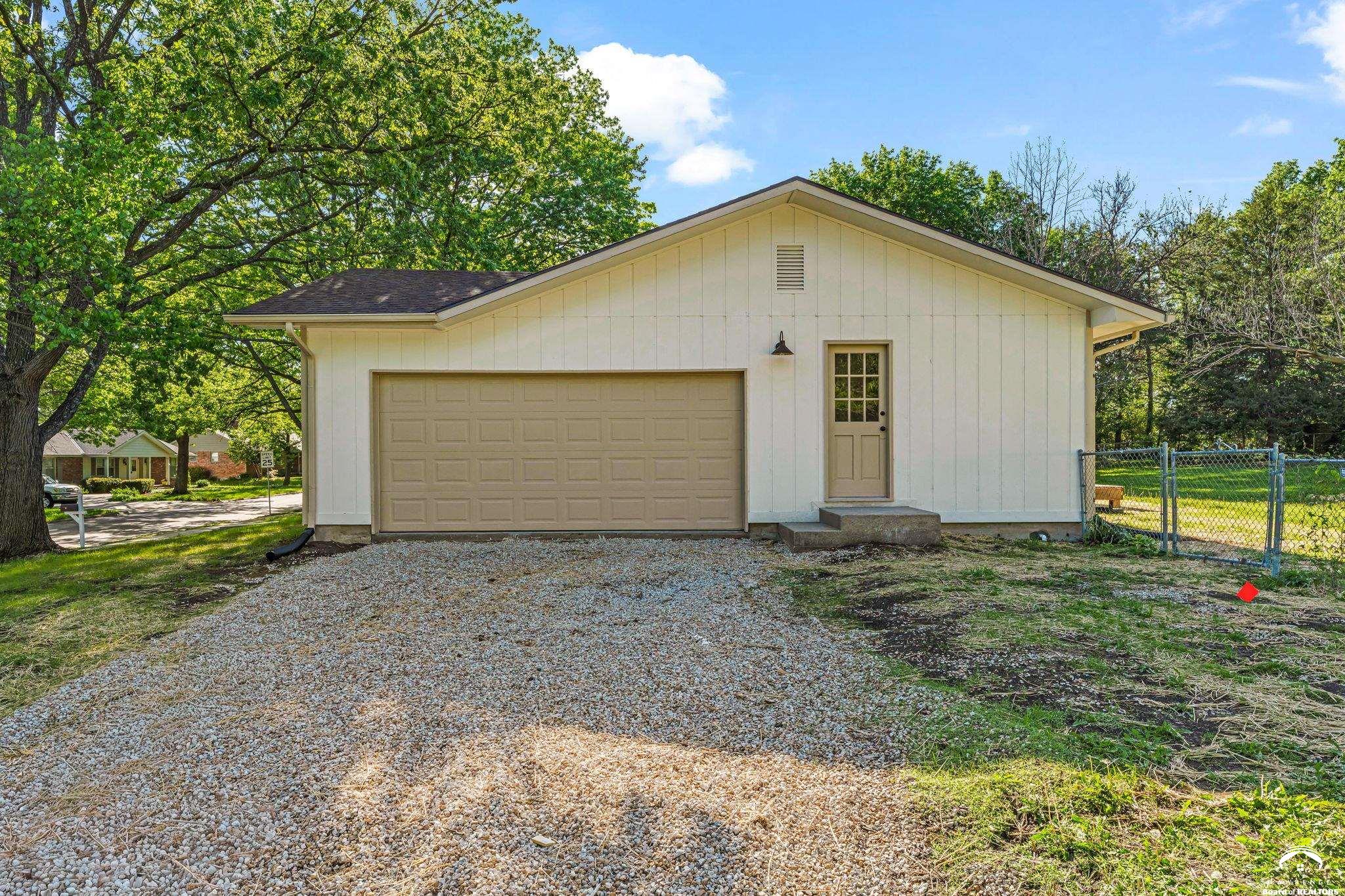 2600 Oxford Road Lawrence, KS 66049 - Photo 12 of 19