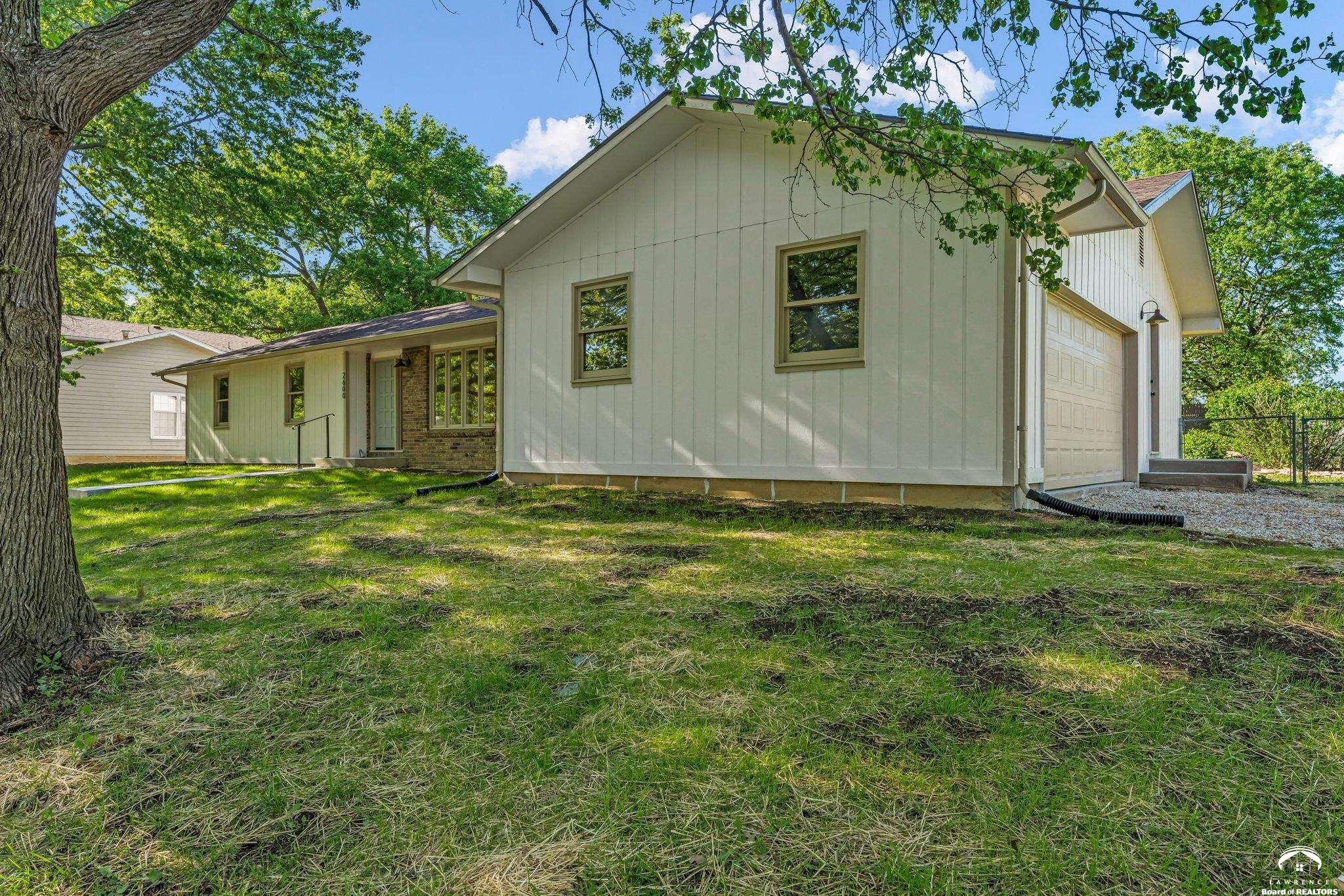 2600 Oxford Road Lawrence, KS 66049 - Photo 3 of 19