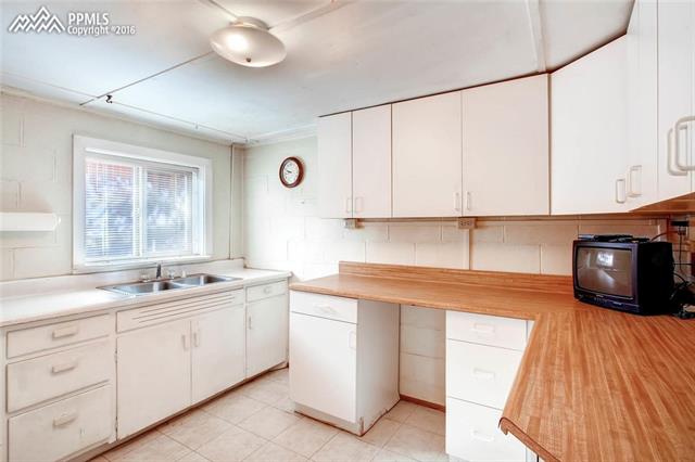 929 High Road Manitou Springs, CO 80829 - Photo 19 of 29