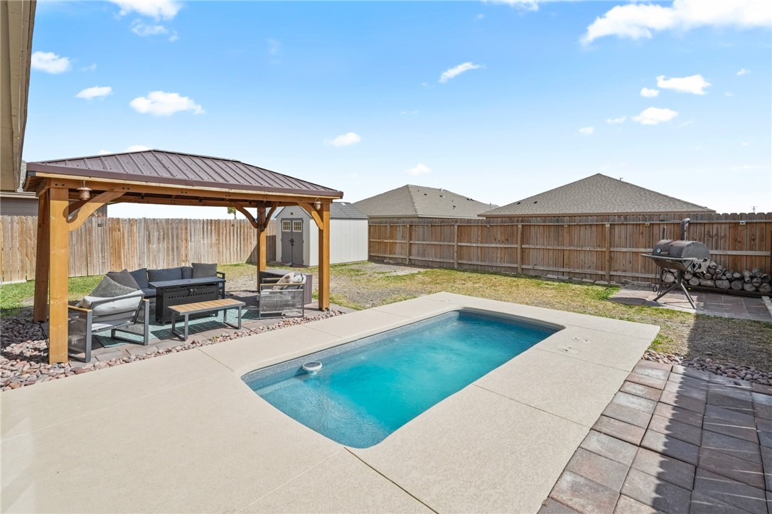 103 Donegal Street Sinton, TX 78387 - Photo 25 of 29 a view of a house with swimming pool and sitting area