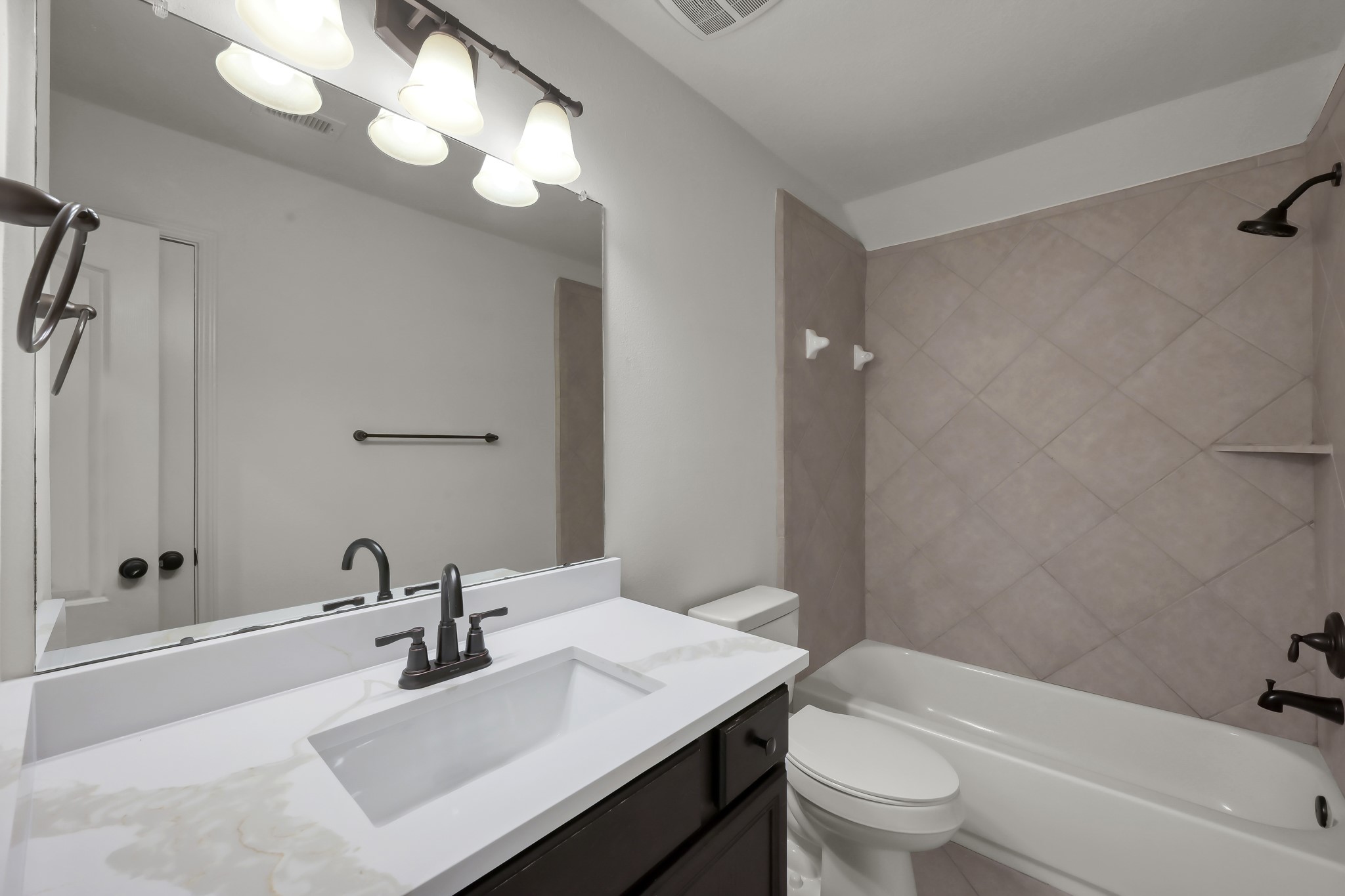 17223 Rookery Court Conroe, TX 77385 - Photo 37 of 45 Full secondary bathroom upstairs