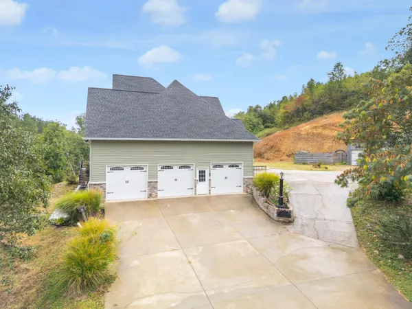 $724,900 | 54 Whispering Pine, Trenton, GA 30752