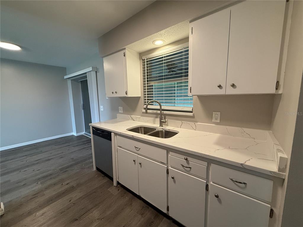 362 Briarwood Road Venice, FL 34293 - Photo 6 of 17 Gallery Image 6