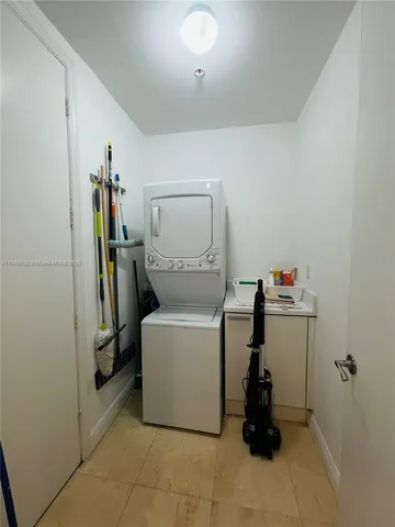 $2,800 | 15051 Royal Oaks Lane, Unit 102, North Miami, FL 33181