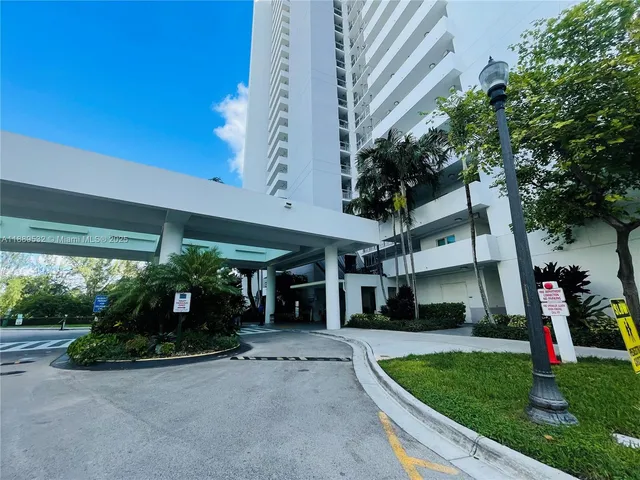 $2,800 | 15051 Royal Oaks Lane, Unit 102, North Miami, FL 33181