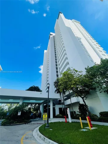 $2,800 | 15051 Royal Oaks Lane, Unit 102, North Miami, FL 33181