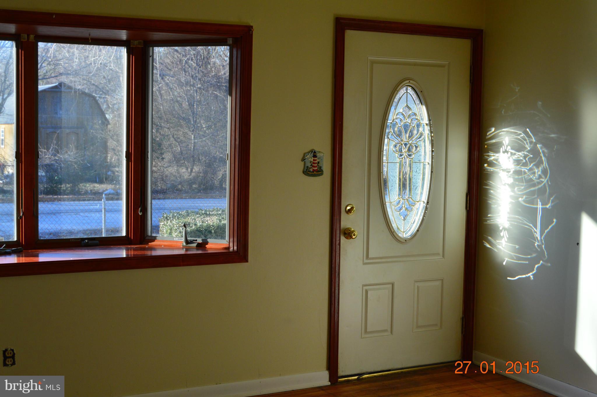 112 River Road Edgewater, MD 21037 - Photo 3 of 22 Interior (General)