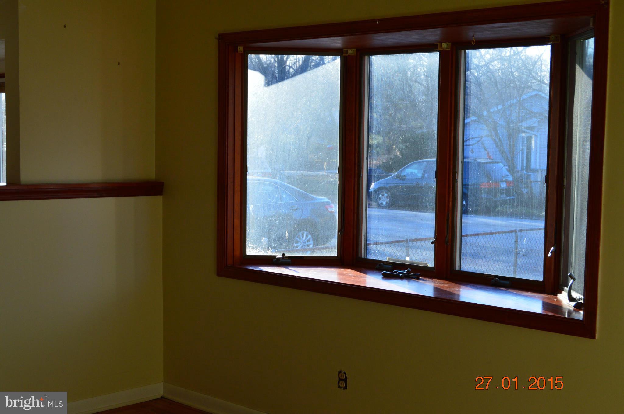 112 River Road Edgewater, MD 21037 - Photo 4 of 22 Interior (General)