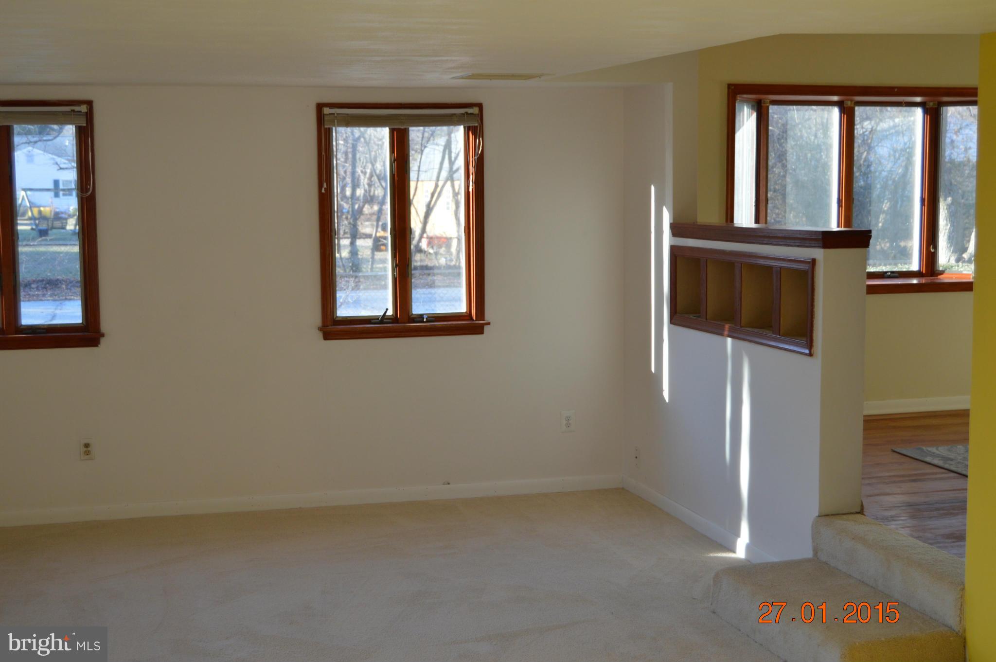 112 River Road Edgewater, MD 21037 - Photo 6 of 22 Family Room