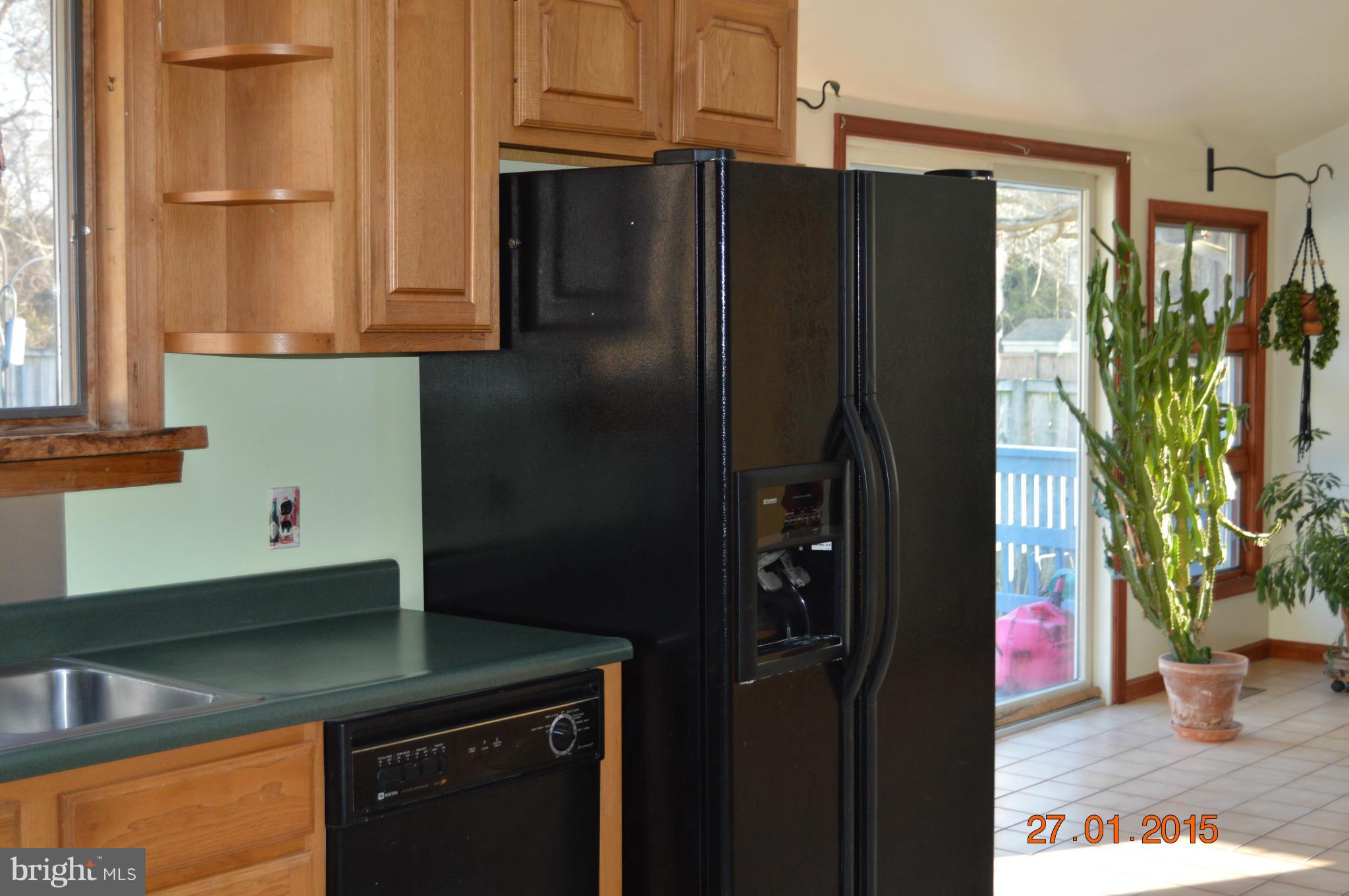 112 River Road Edgewater, MD 21037 - Photo 8 of 22 Kitchen