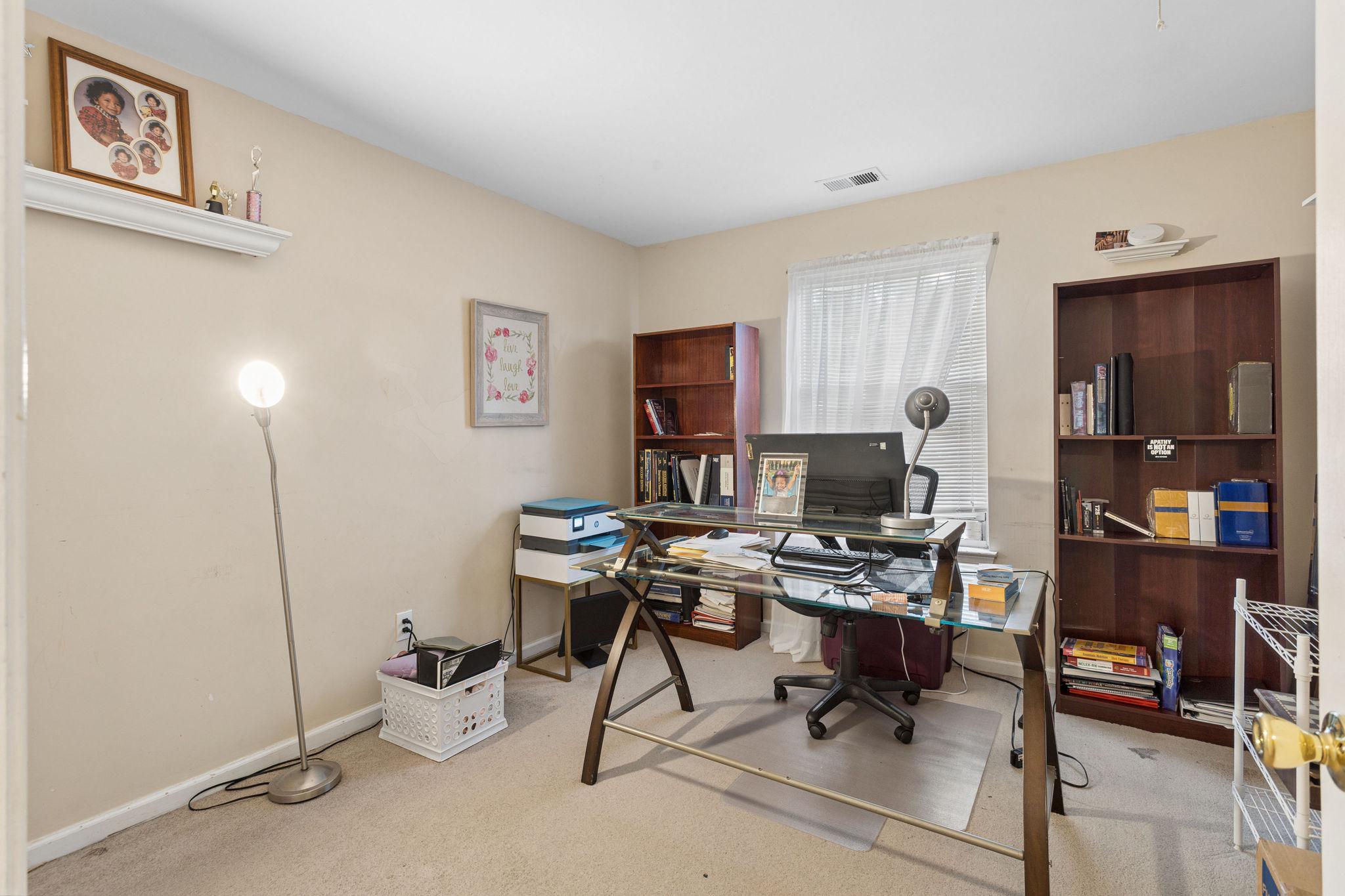 18 Hemingway Lane Columbus, NJ 08022 - Photo 22 of 27 Bedroom #4