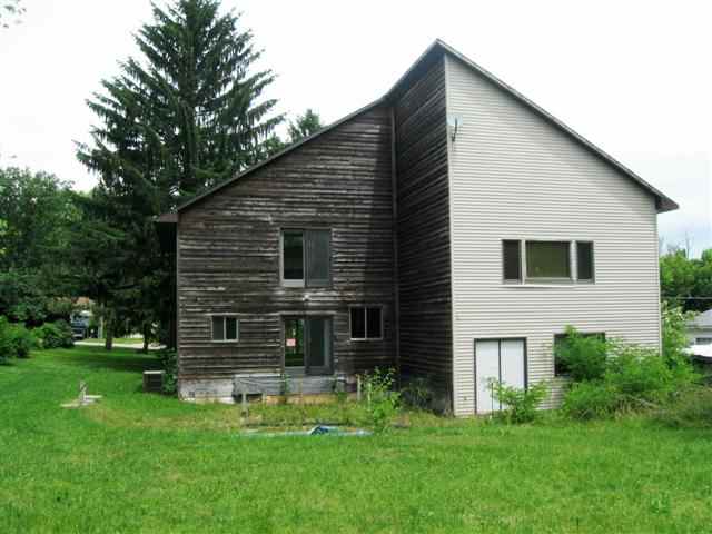 2387 Lancaster Heights Road Freeport, IL 61032 - Photo 9 of 9 a front view of house with a garden