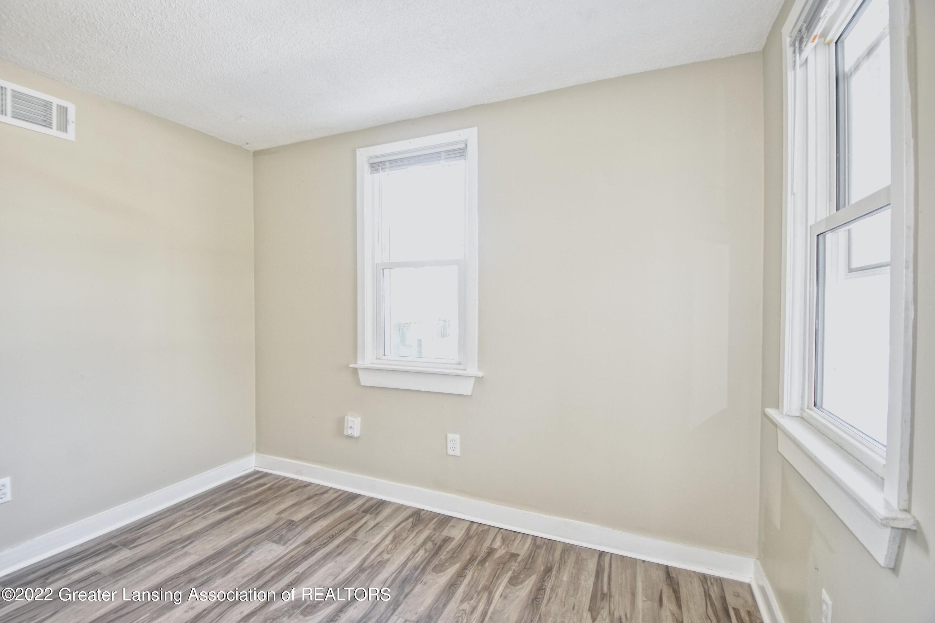 6228 Grovenburg Road Lansing, MI 48911 - Photo 25 of 35 3