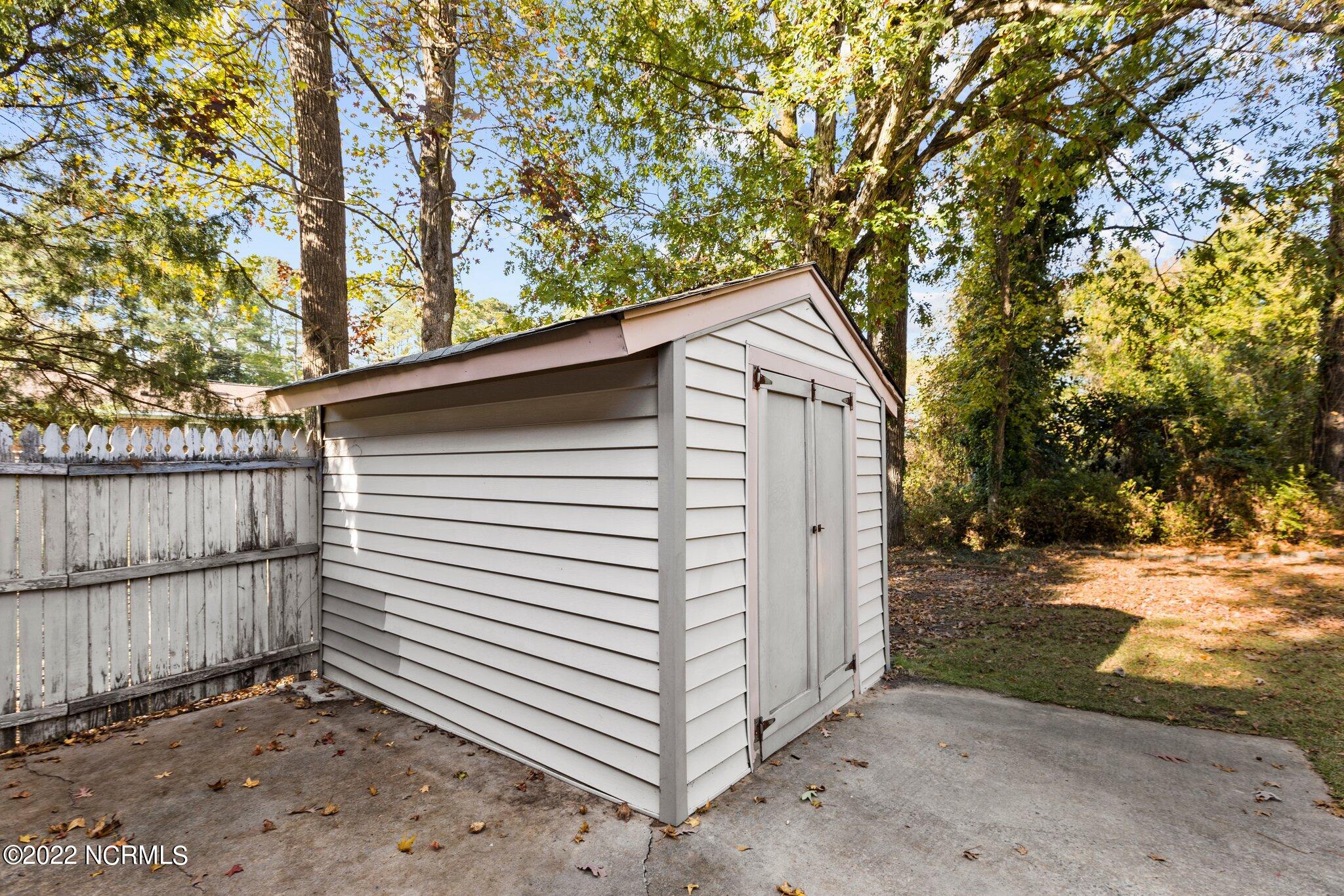 201 Kent Road Greenville, NC 27858 - Photo 11 of 42 11-web-or-mls-IMGL6156