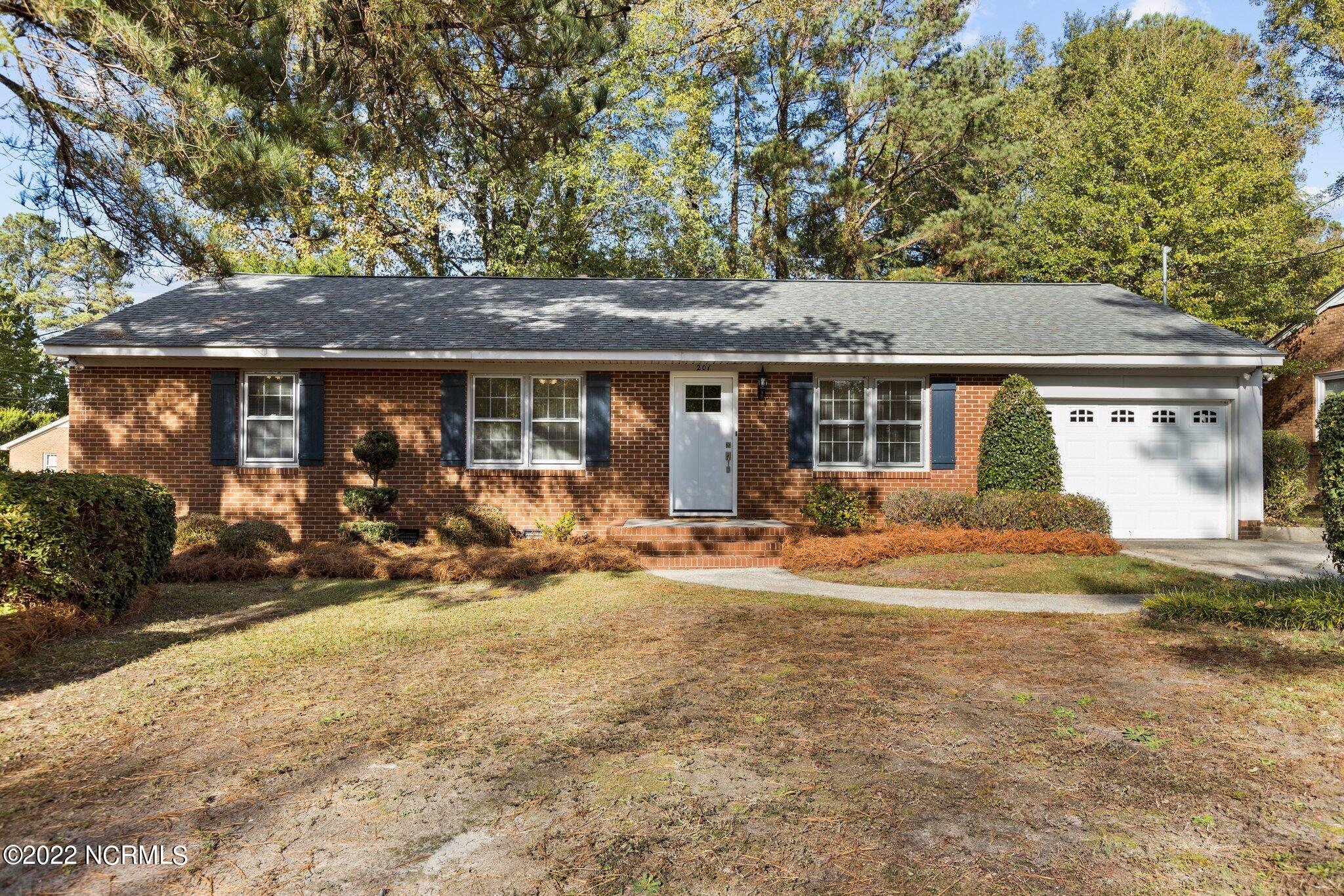 201 Kent Road Greenville, NC 27858 - Photo 3 of 42 3-web-or-mls-IMGL6146