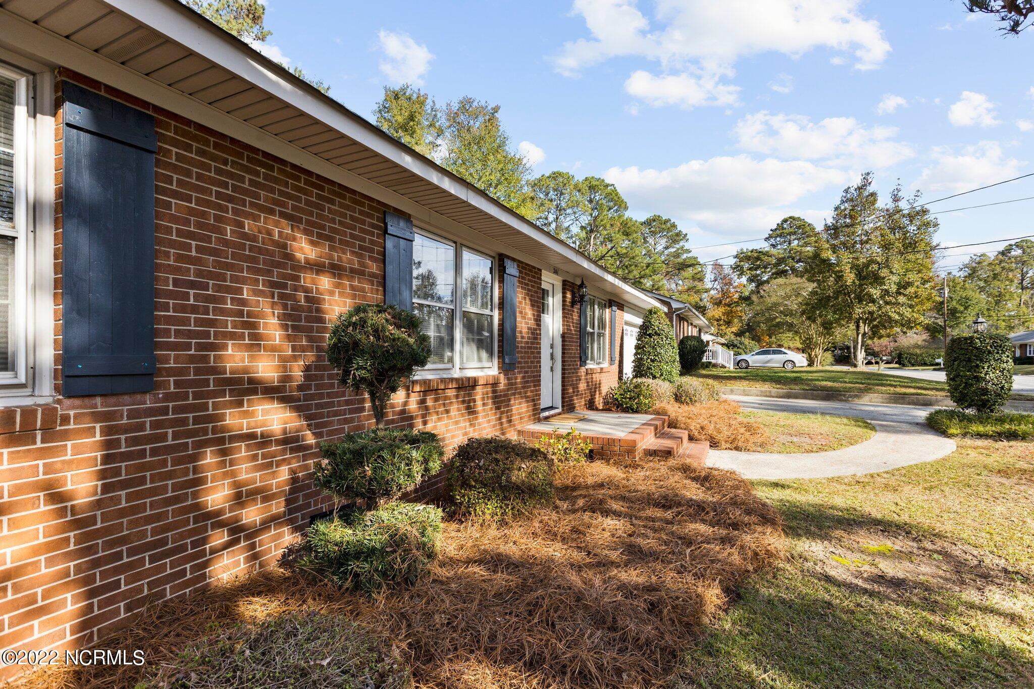 201 Kent Road Greenville, NC 27858 - Photo 7 of 42 7-web-or-mls-IMGL6149