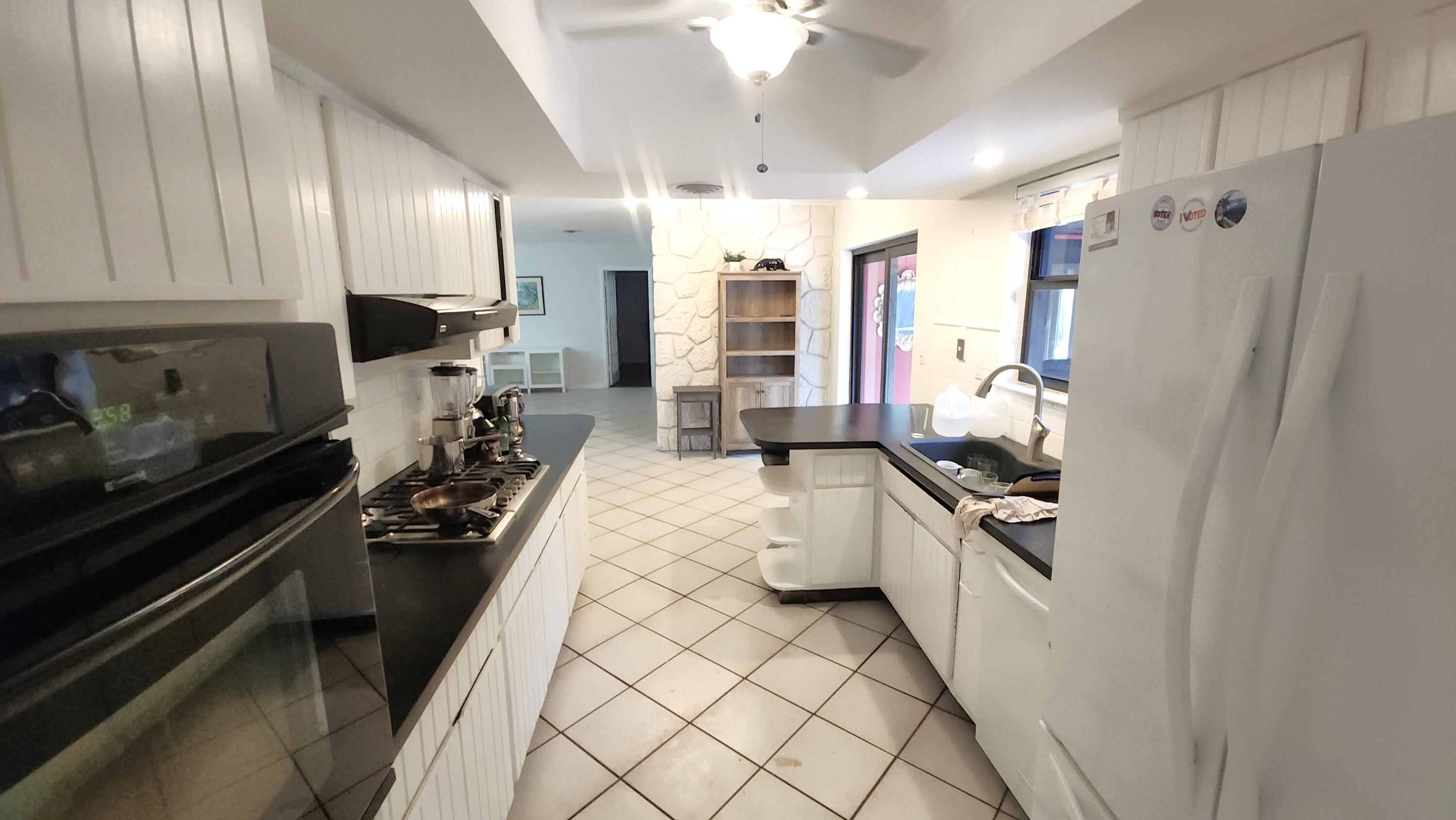 1250 Southwest 4th Street Boca Raton, FL 33486 - Photo 17 of 47 kitchen