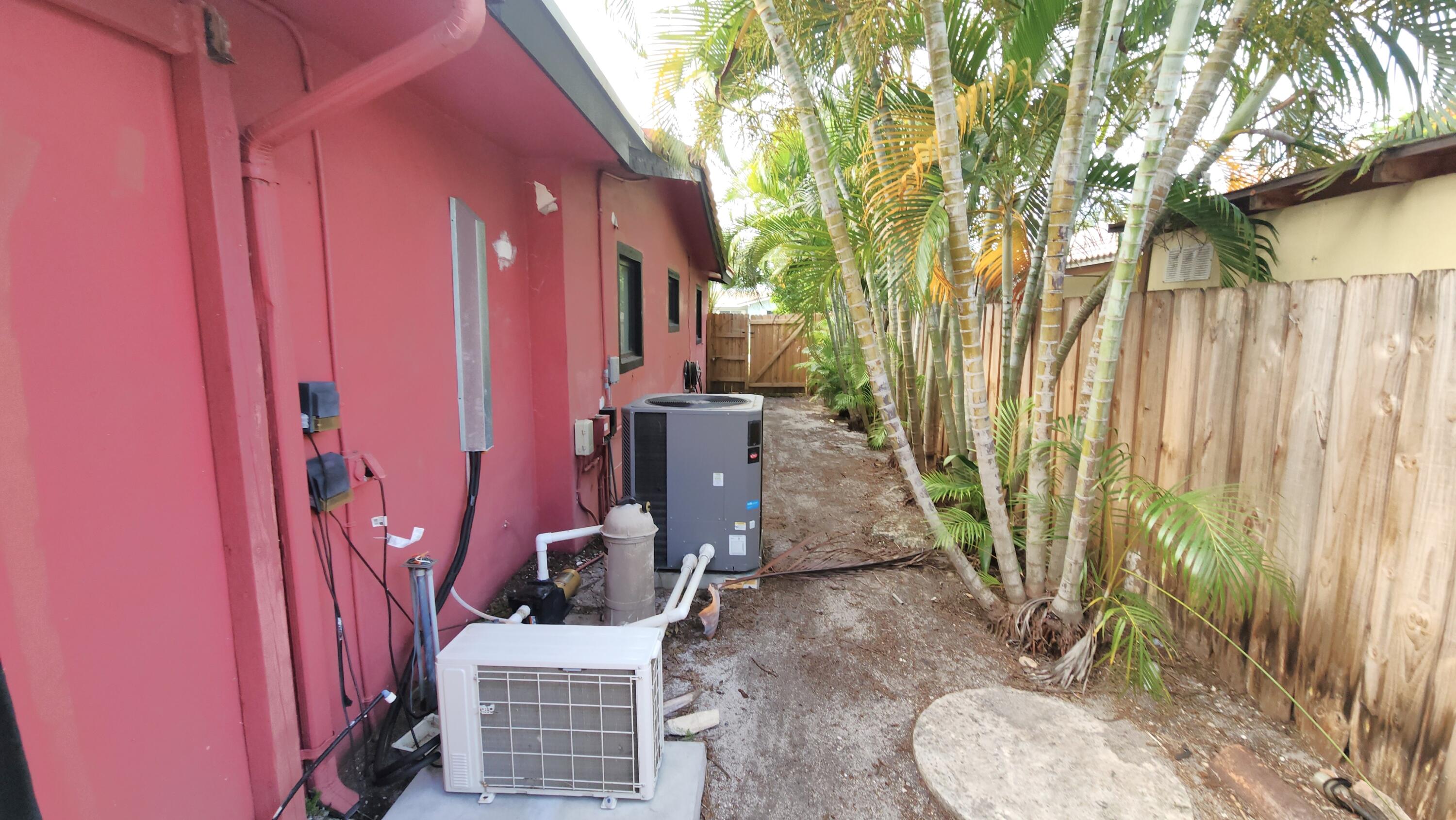 1250 Southwest 4th Street Boca Raton, FL 33486 - Photo 45 of 47 side yard