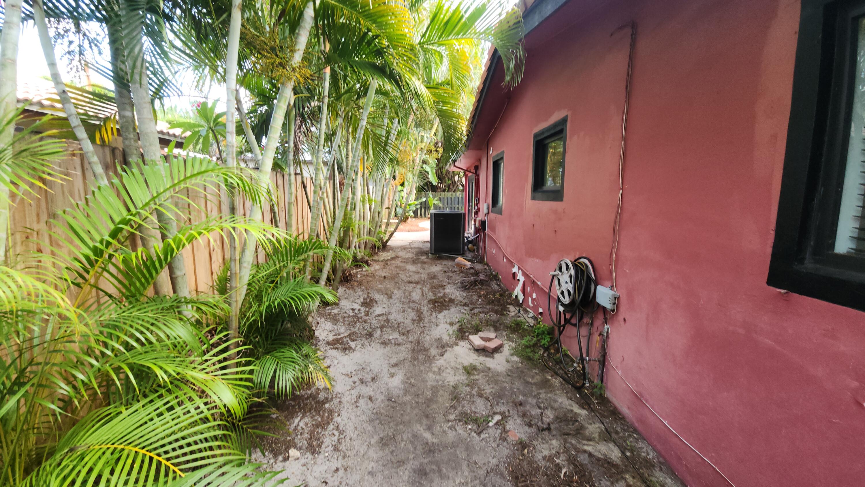 1250 Southwest 4th Street Boca Raton, FL 33486 - Photo 46 of 47 side yard