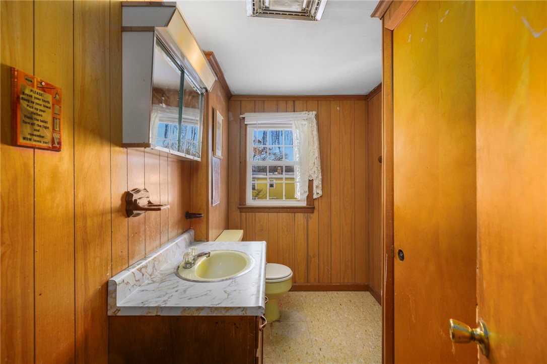 136 King Philip Road East Providence, RI 02916 - Photo 17 of 20 second level half bath