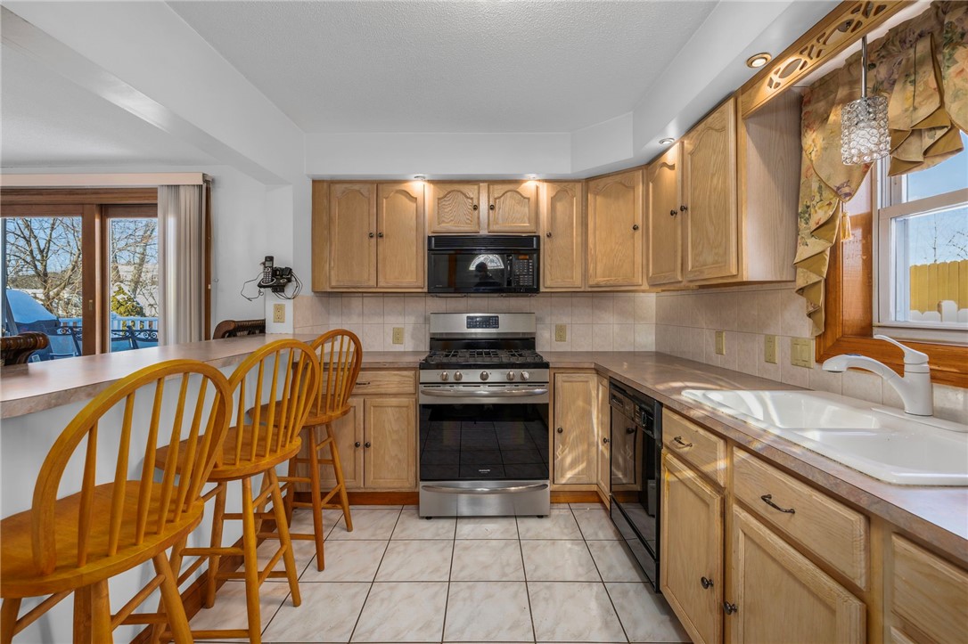 136 King Philip Road East Providence, RI 02916 - Photo 6 of 20