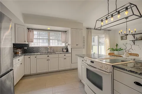 $339,500 | 6739 West 108th Terrace, Overland Park, KS 66211