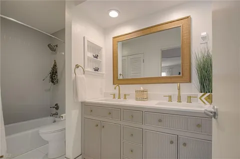 $339,500 | 6739 West 108th Terrace, Overland Park, KS 66211