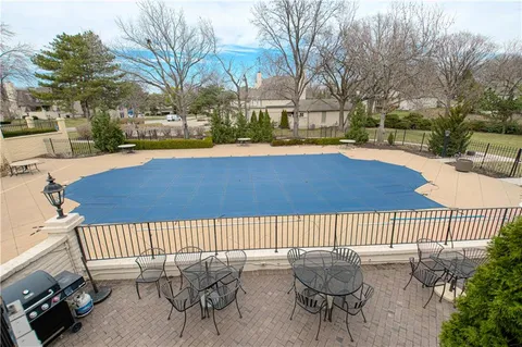 $339,500 | 6739 West 108th Terrace, Overland Park, KS 66211