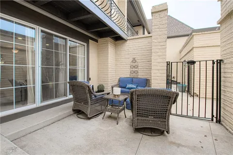 $339,500 | 6739 West 108th Terrace, Overland Park, KS 66211