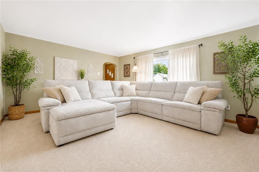 812 Winfield Road Cabot, PA 16023 - Photo 4 of 34