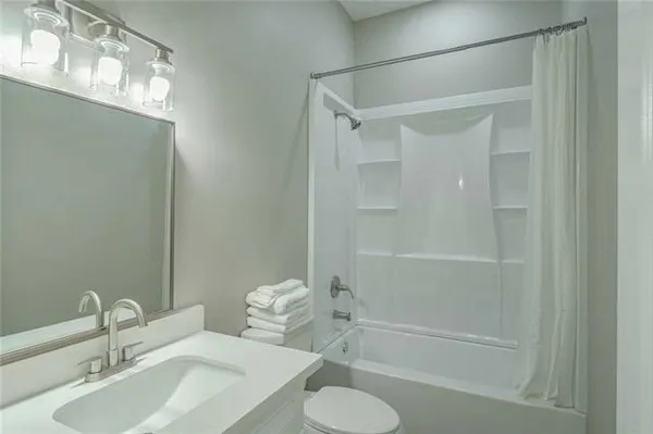 $2,100 | 2532 Martin Luther King Jr Boulevard, New Orleans, LA 70113