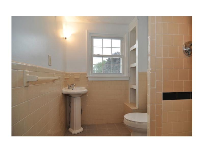 1960 West Shore Road Warwick, RI 02889 - Photo 18 of 18 Bathroom.