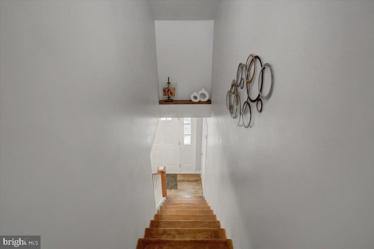 16726 Broadfording Road Hagerstown, MD 21740 - Photo 38 of 55 View of the steps to the main level
